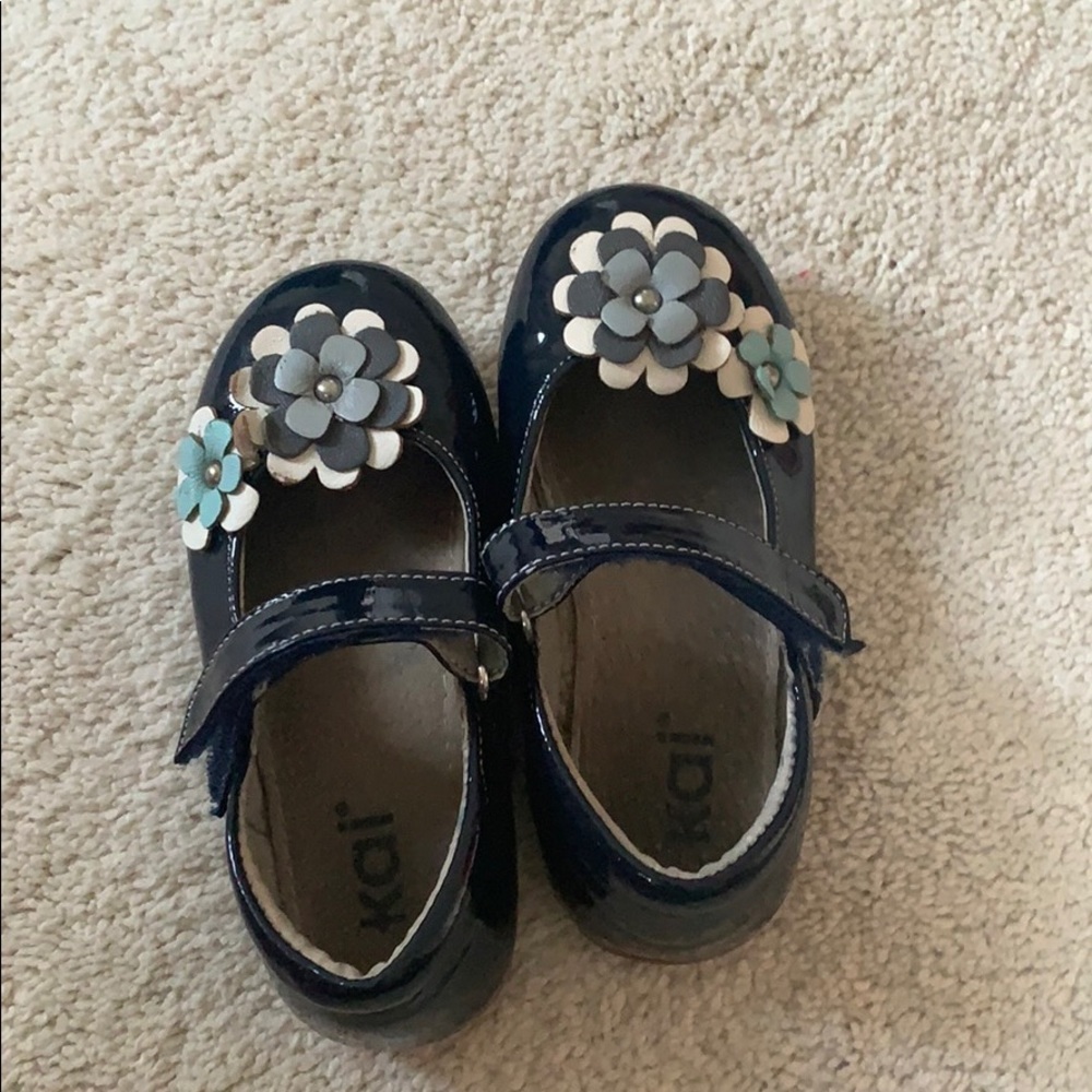 Comfortable girl dress shoes.  Navy blue.